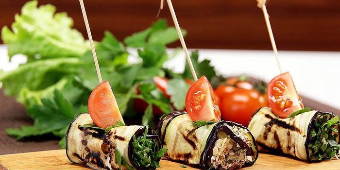 Rollos de berenjenas con diferentes rellenos