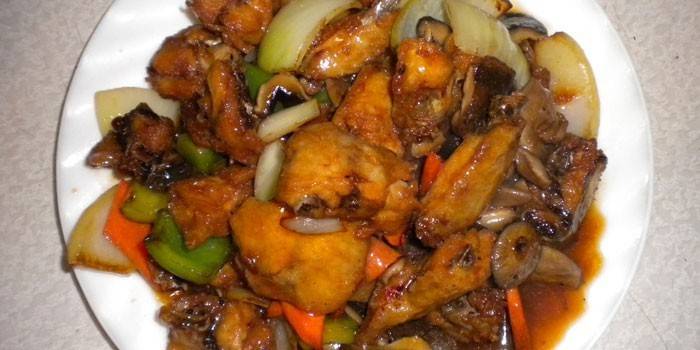 Carne de Pollo Estofado con Verduras