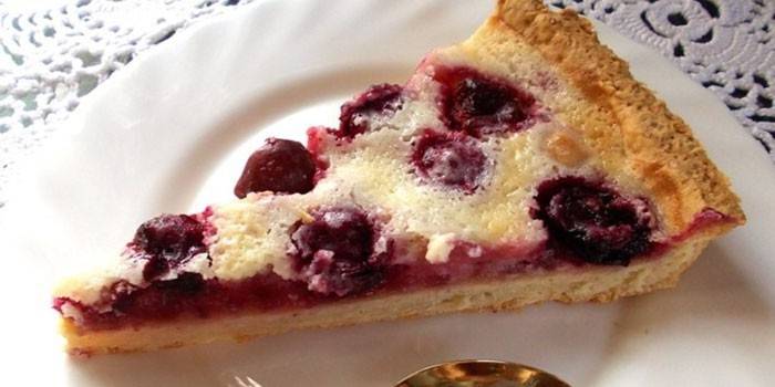Creme de leite e torta de cereja