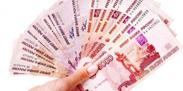 Dinero en mano
