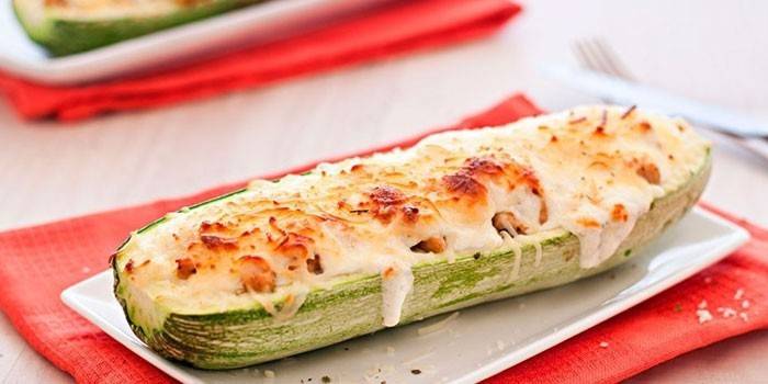 Calabacín relleno de champiñones y pollo