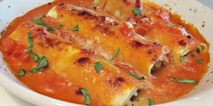 Pieczony Cannelloni w Sosie Pomidorowym