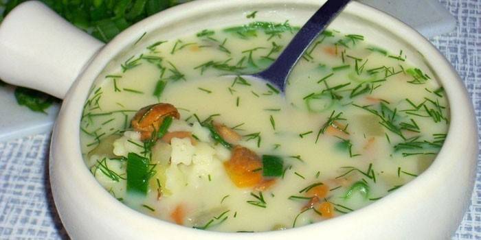 Ballı mantarlı krem ​​peynir çorbası