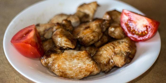 Filete de pollo con tomate
