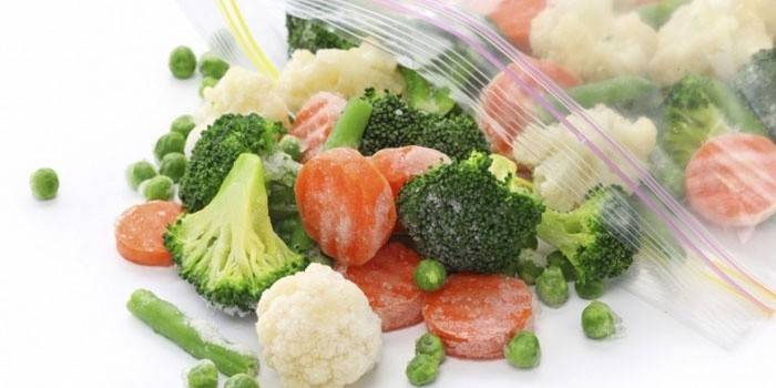 Legumes congelados na embalagem