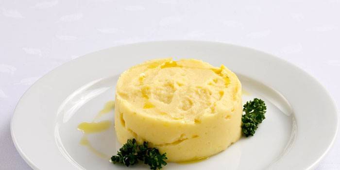 Puree ziemniaczane na talerzu