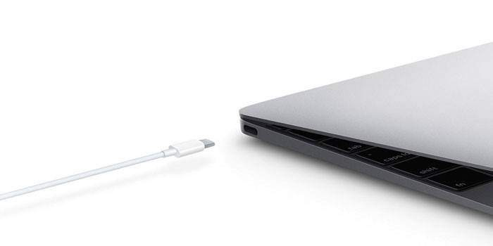 Laptop i kabel USB