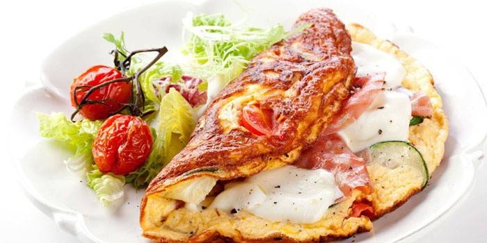 Omlet na talerzu