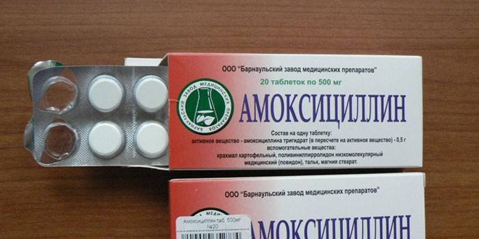 Tablety amoxicilínu v balení