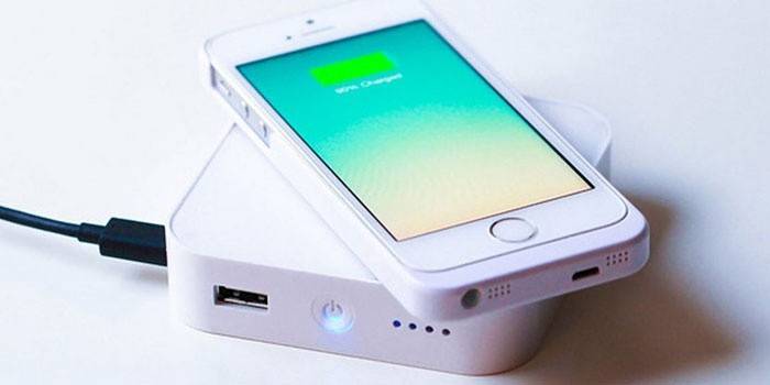 Bezprzewodowy smartfon do ładowania