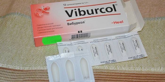 Czopki doodbytnicze Viburkol w opakowaniu