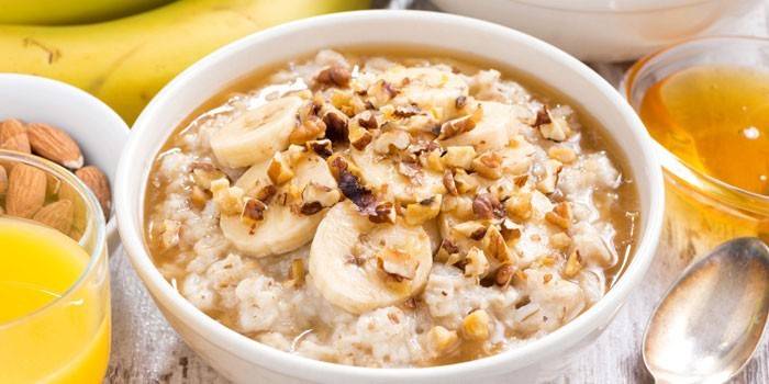 Aveia com banana e nozes