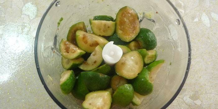Fatias de Feijoa em um helicóptero