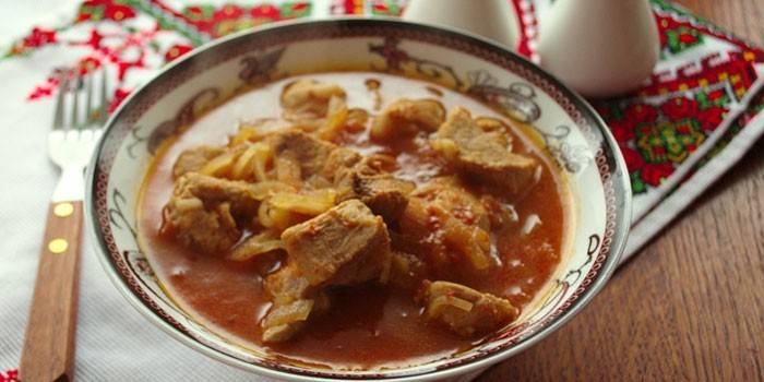 Rodajas de cerdo estofado en salsa