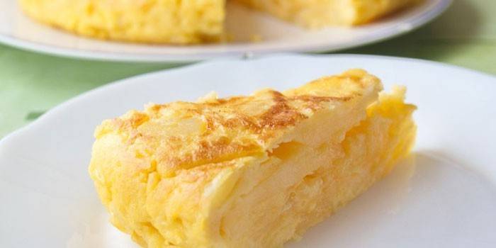 Kawałek gotowego omletu