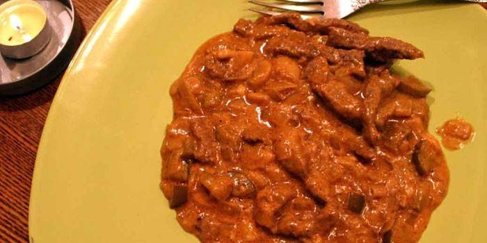 Grillowane pieczarki i wieprzowina w sosie