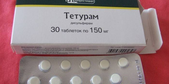Tabletki Teturam w opakowaniu
