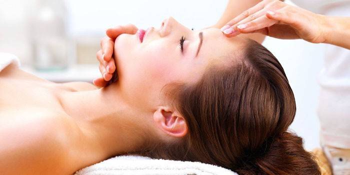 Menina no spa