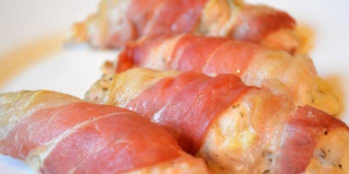 Rollos de filete de pollo con tocino