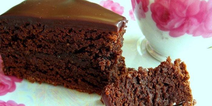 Fatia de bolo de chocolate