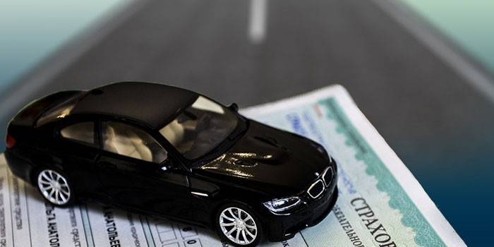 Apólice de seguro e modelo de carro