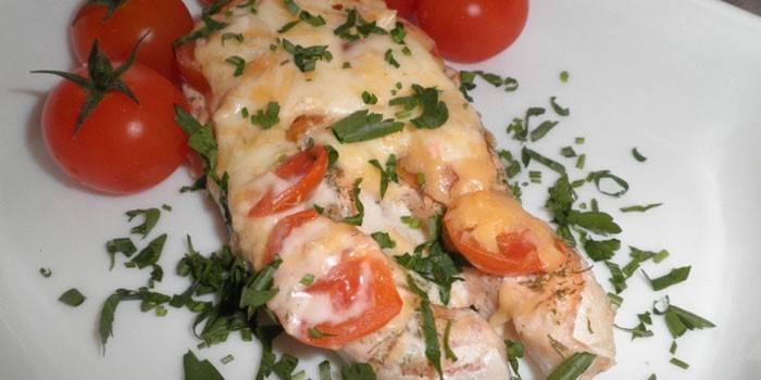 Pescado al horno con tomate y queso