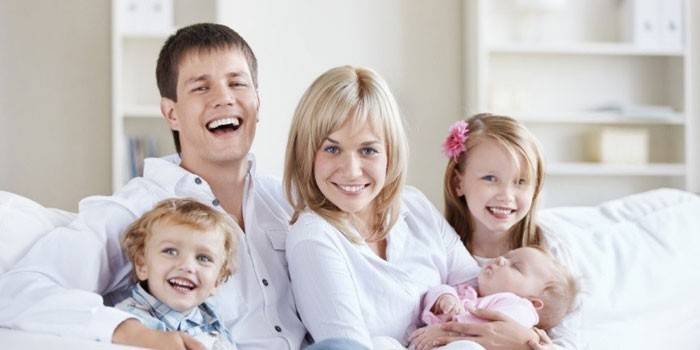 Família, sentando, sofá