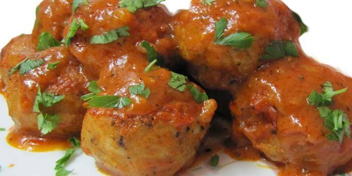Albóndigas picadas en salsa de tomate
