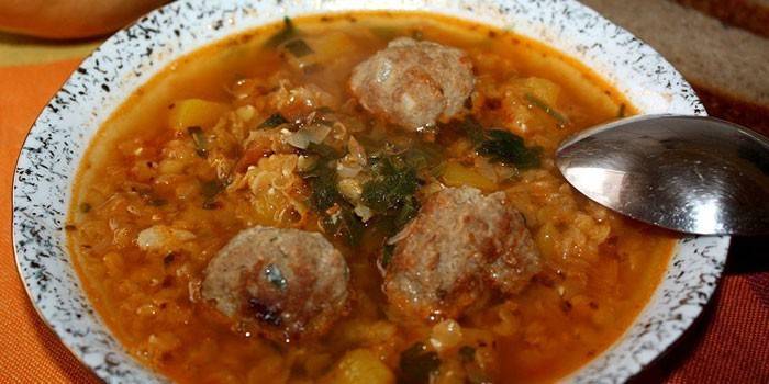 De lentejas con albóndigas
