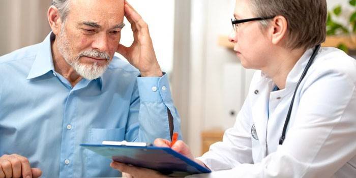 Hombre en la cita del doctor