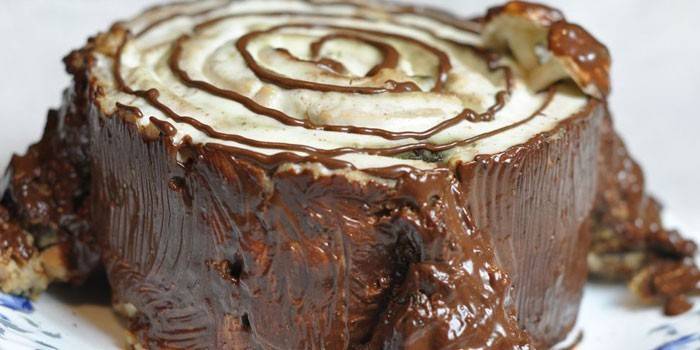 Tarta casera lista con crema agria