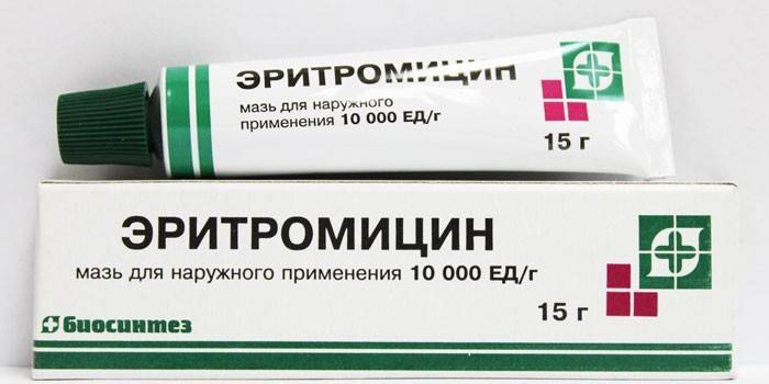 Ungüento de eritromicina en un tubo