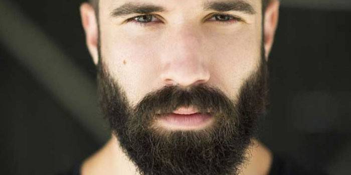Homem com barba