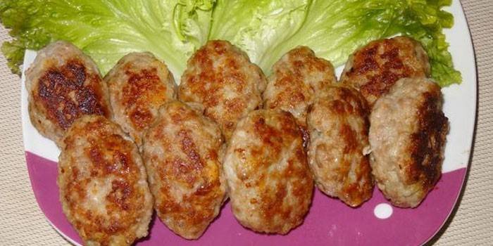 Costeletas de porco e carne