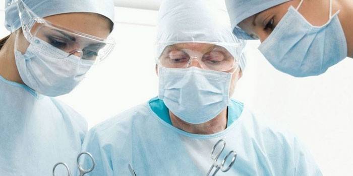 Doctores en quirófano