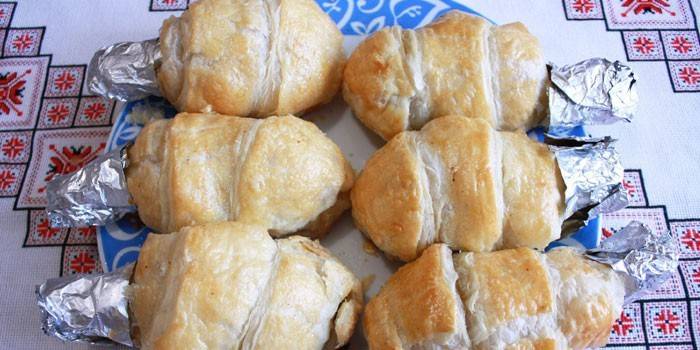 Coxinhas de frango em massa folhada