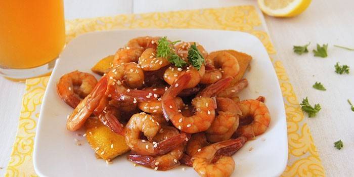 Camarões fritos de estilo asiático