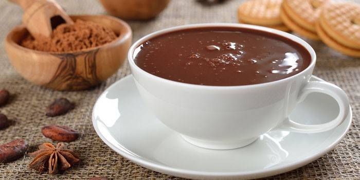 Chocolate quente em um copo