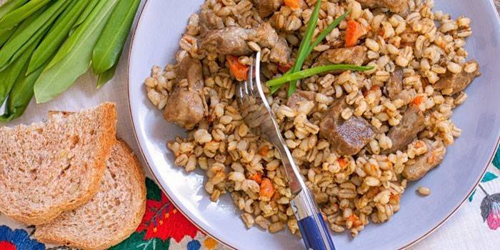 Mingau de cevada com carne