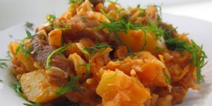 Batata, repolho e ensopado de porco