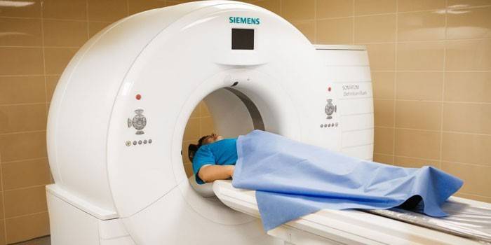 Paciente en aparato de TCMD