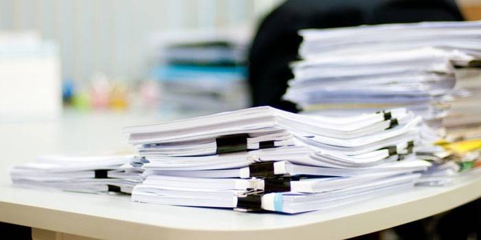 Documentos sobre la mesa