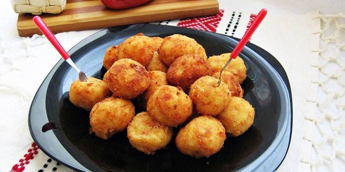 Aperitivo pronto de presunto e queijo