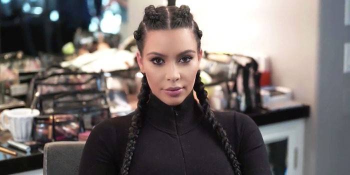 Kim Kardashian w salonie piękności
