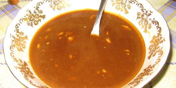 Marynata musztardowa w talerzu