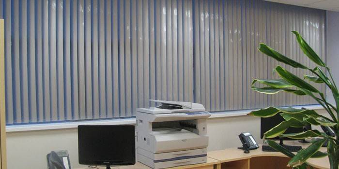 Aluminium we wnętrzu biura
