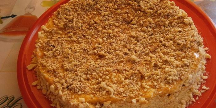 Domowe ciasto z gotowaną zagęszczoną śmietaną mleczną