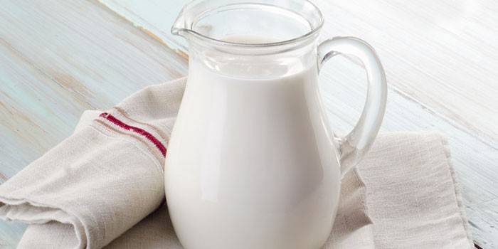 Leche en una jarra