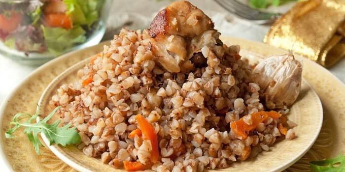 Comerciantes de trigo sarraceno com frango