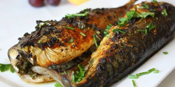 Caballa al horno con hierbas